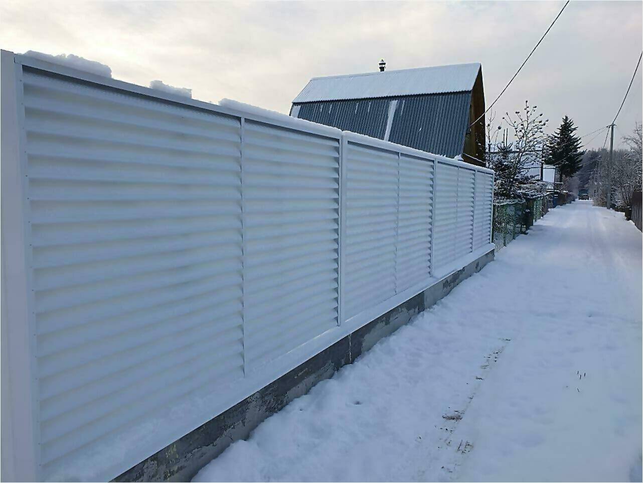 Забор жалюзи 150м RAL9003 фото2 в Великом Новгороде