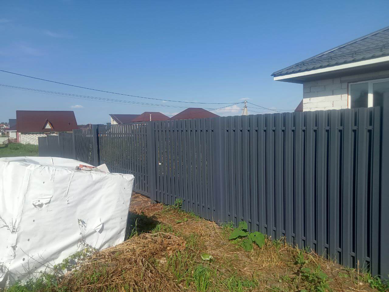 Забор из евроштакетника 21м RAL7024/7024 Серый Графит двусторонний фото 3 в Великом Новгороде