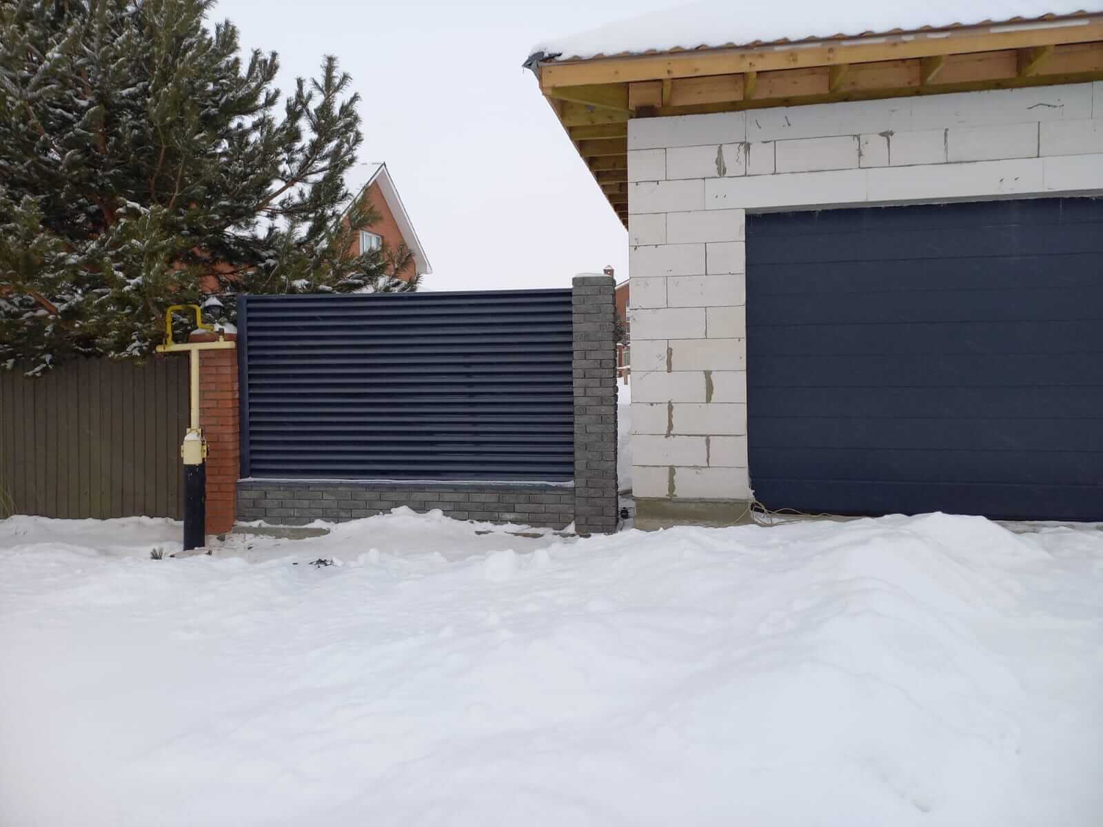 Забор из ламелей еврожалюзи 41м RAL7024/7024 Серый Графит двусторонний фото 1 в Великом Новгороде