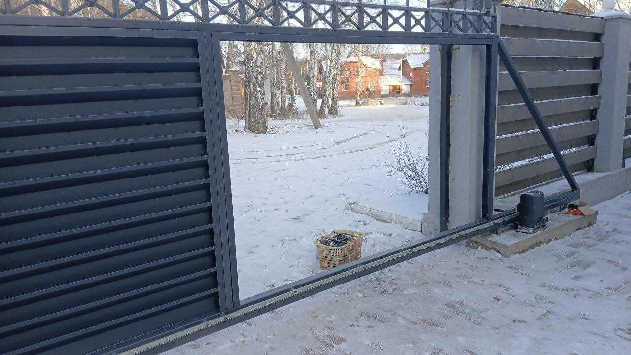 Входная группа из ламелей Хай-Тек RAL7024/7024 Серый Графит двусторонний МАТТЕ фото 10 в Великом Новгороде